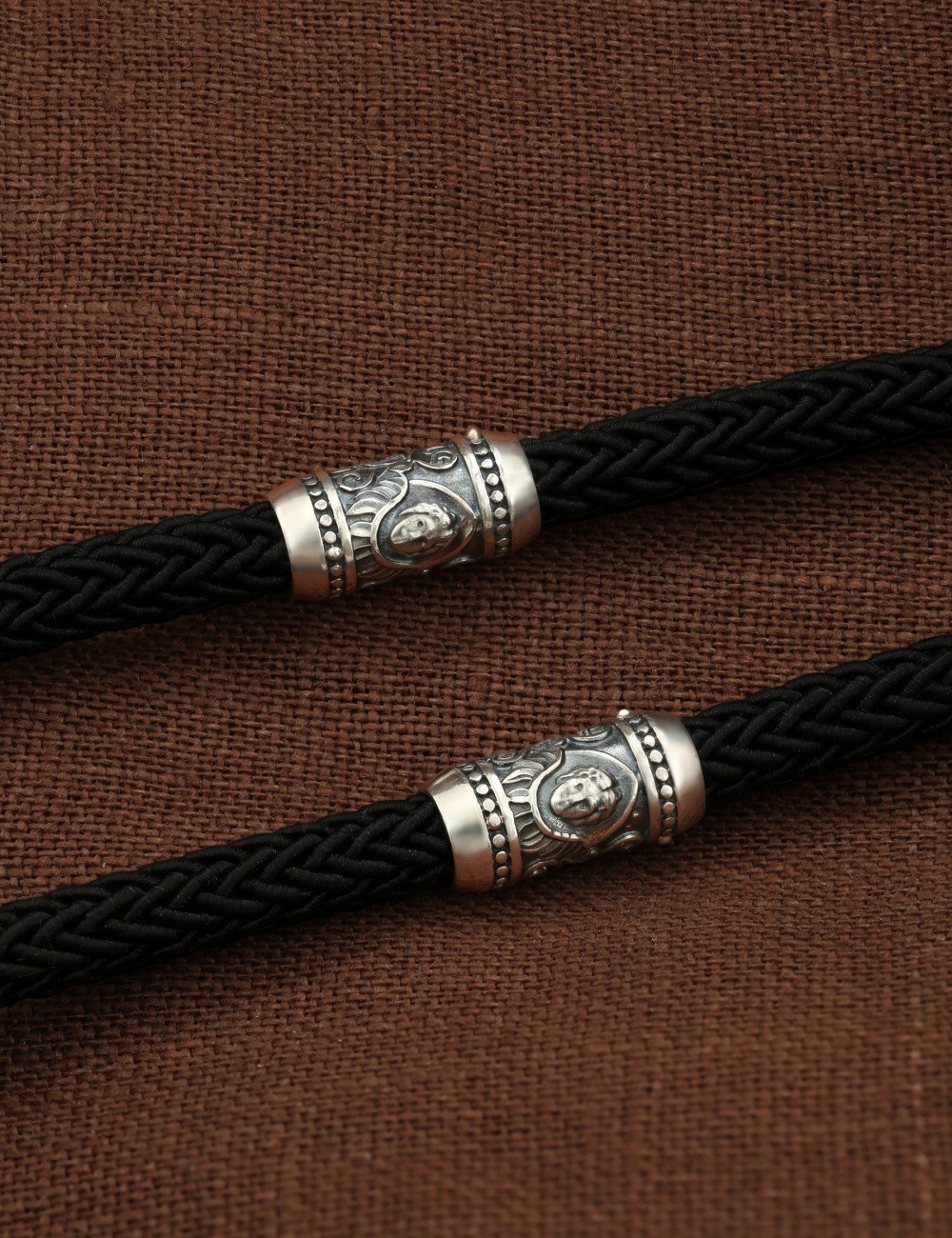 Шнурок шёлковый из серебра 925 пробы c шёлковым шнурком